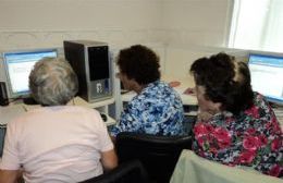 Taller de asesoría informática para adultos mayores