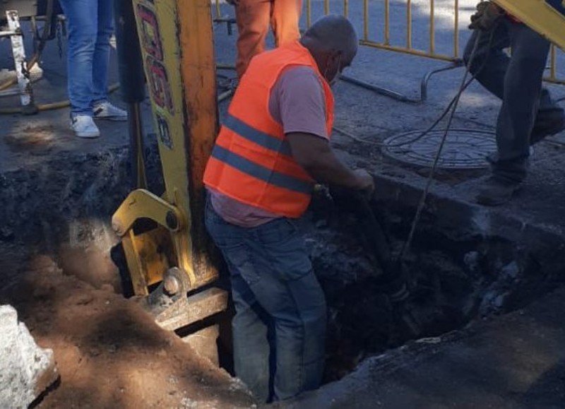 Cuadrilla en plena reparación.