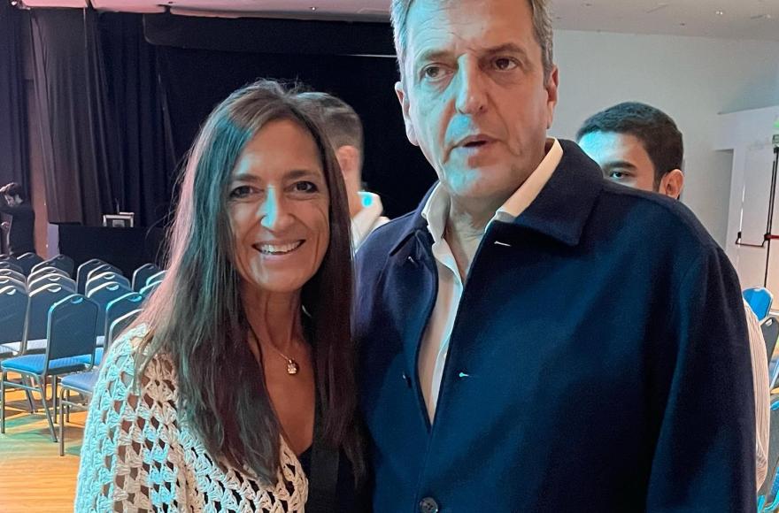 Marita Conti junto a su referente, Sergio Massa.