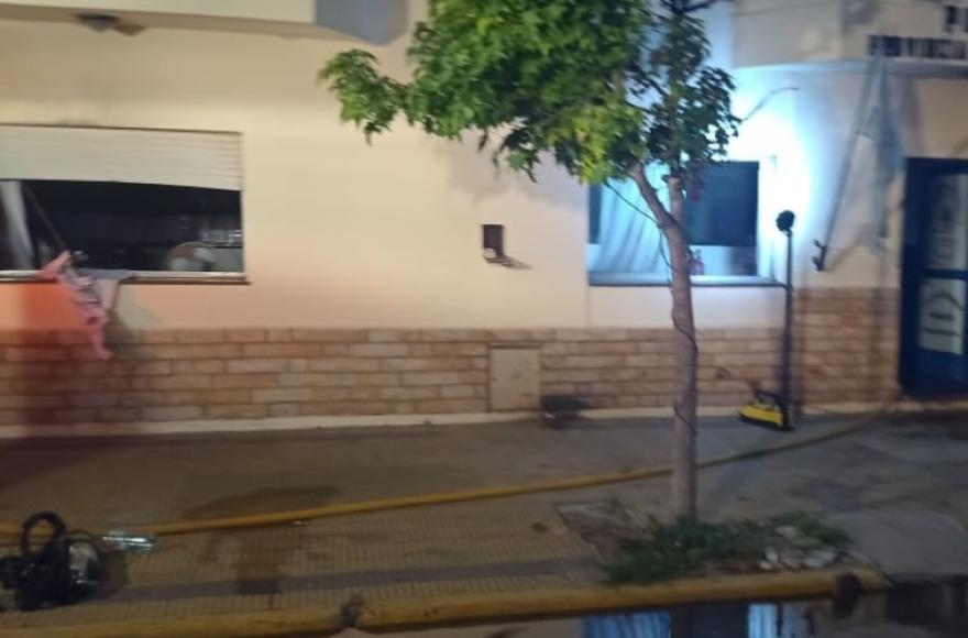 La intervención de los bomberos evitó males mayores.