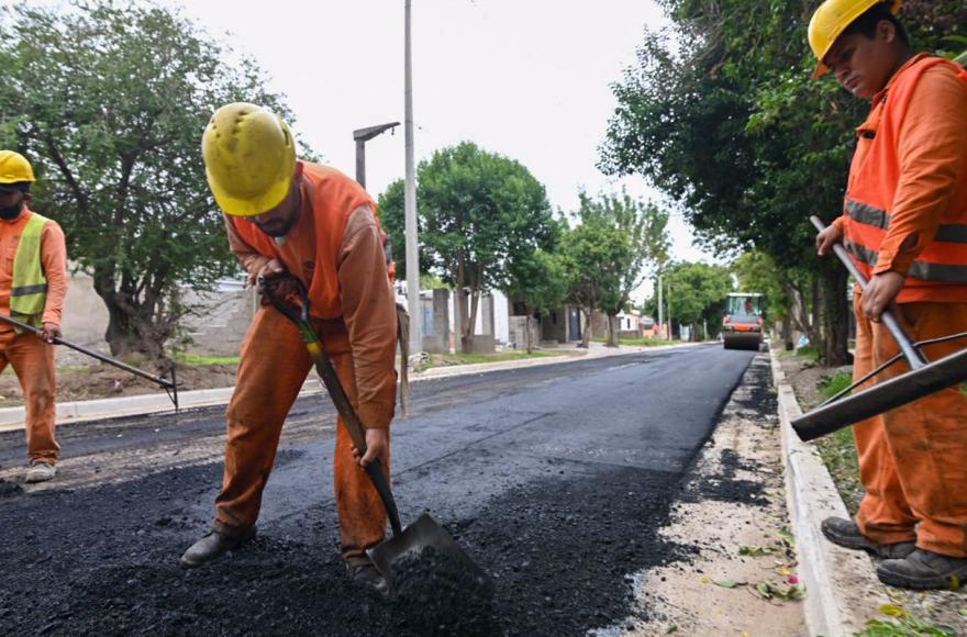 Alcanza para una cuadra de pavimento.