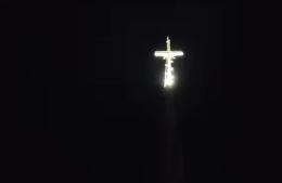 La cruz de la Iglesia Merced volvió a ser iluminada