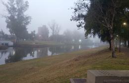 Persiste el mal tiempo y los alertas por niebla en toda la región