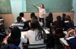 Docentes en alerta por recortes y falta de paritarias