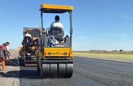 Martínez recorrió la obra de repavimentación del Aeródromo