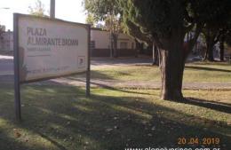 Piden la puesta en valor de la Plaza Almirante Brown en Barrio Acevedo