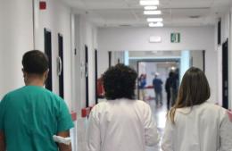 Falta de médicos y presión creciente en pediatría: proponen guardias en los CAPS