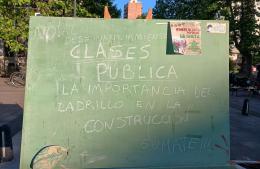 Clases públicas en calle Florida en rechazo al desfinanciamiento educativo