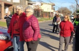 Los vecinos de Barrio Hernández se cansaron y salieron a la calle