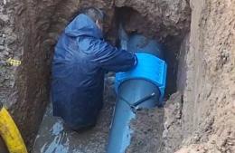 Obras Sanitarias reparó una cañería principal en el Barrio Santa Julia