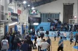 El fiscal comenzó a llamar a los protagonistas de la batalla en la cancha de básquet