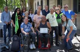 El atleta “Coco” Urbano pasó por Pergamino con su bici adaptada en un desafío de 2.000 kilómetros